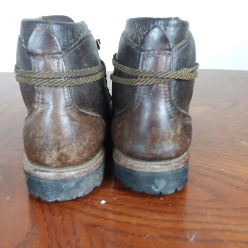 Vintage VASQUE Leather Hiking Chukka Boots Size 7
